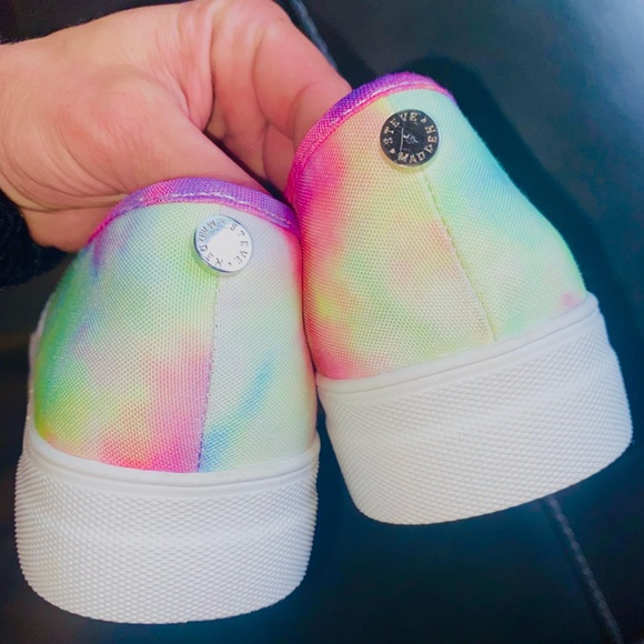 Steve Madden Toshe NWT rainbow tie-dye sneaker - Picture 15 of 16